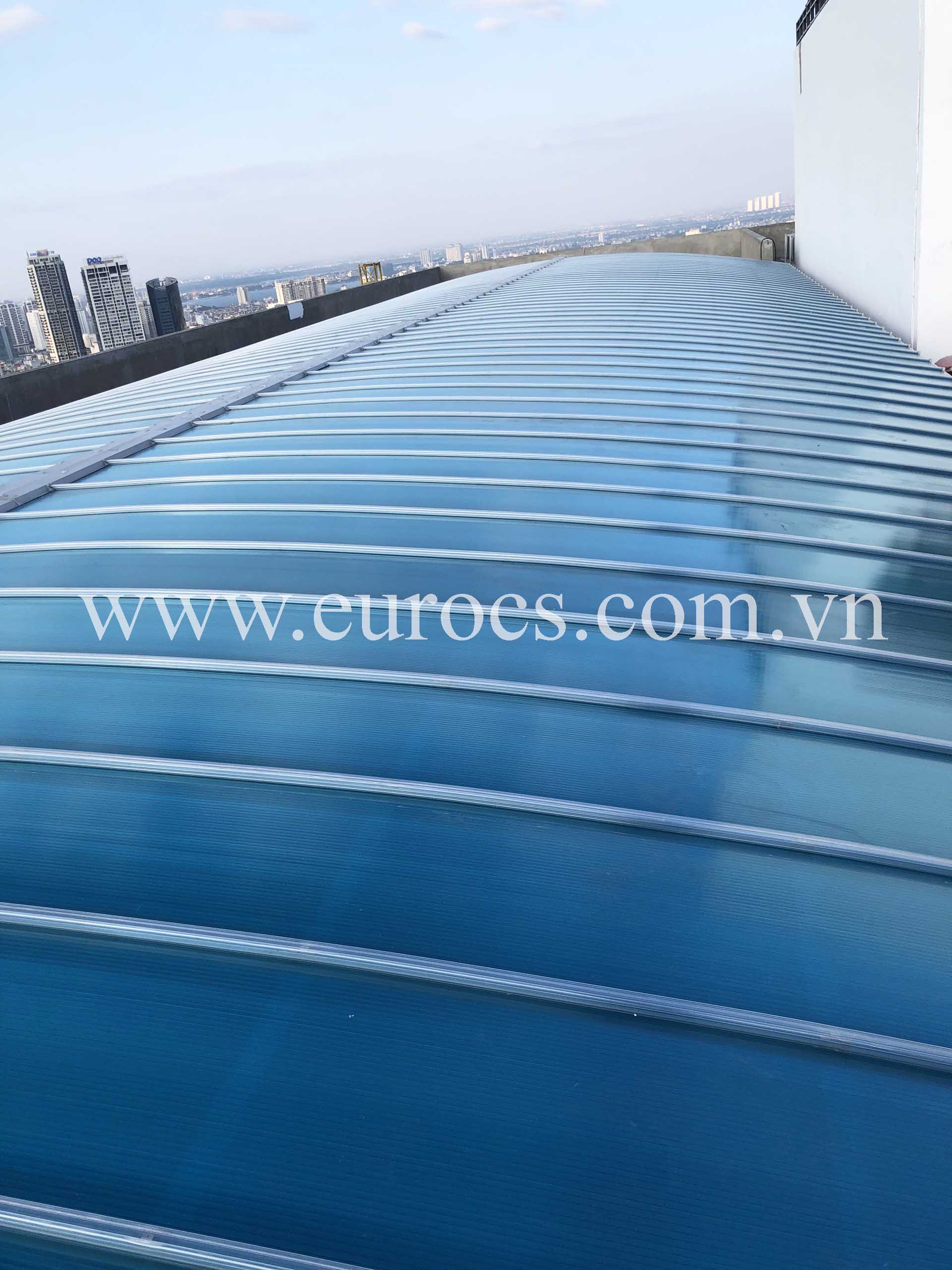Swimming pool roof for Golden park building